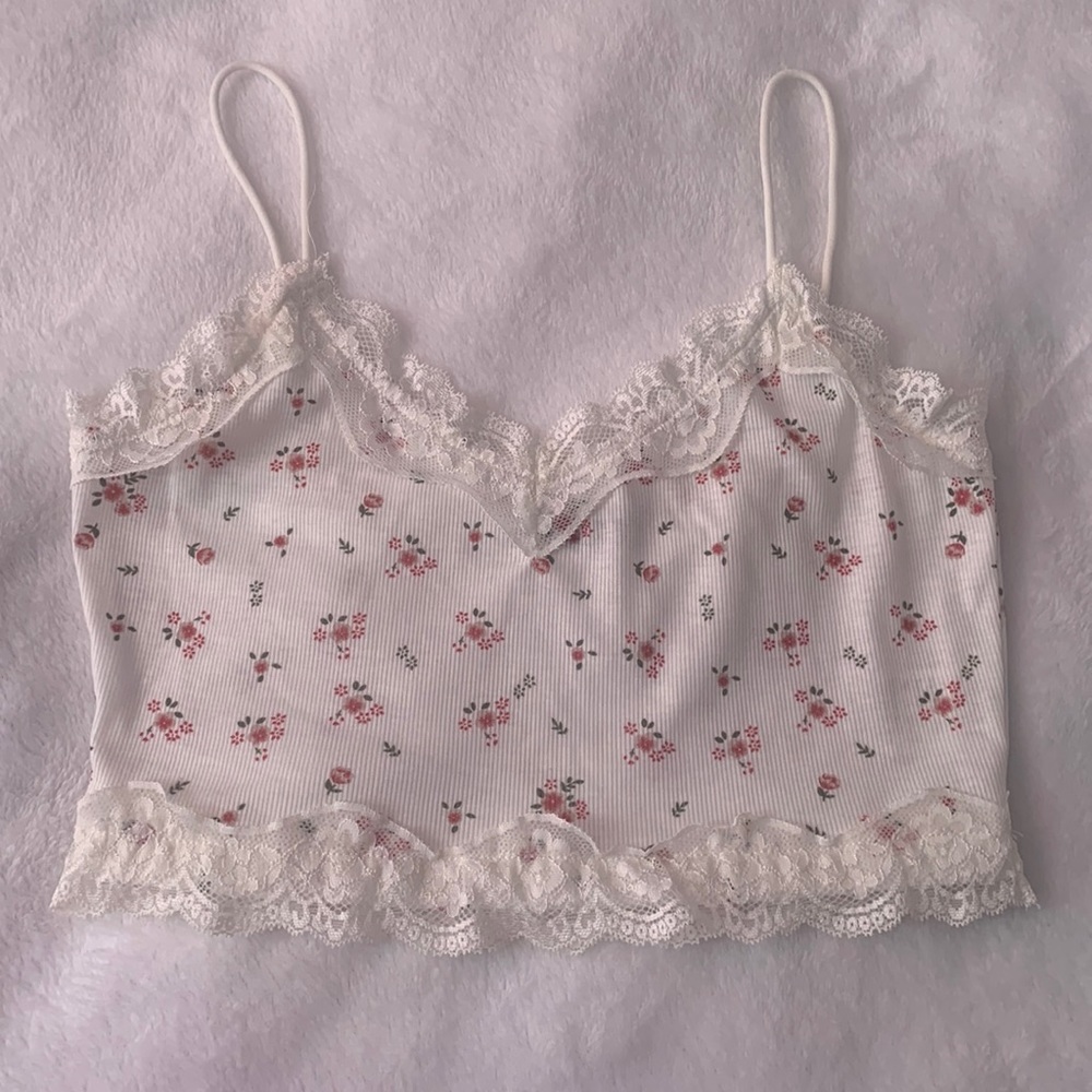 Aesthetic Dainty Floral Crop Top with Lace
